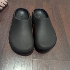 Crocs Mellow Recover Clogs